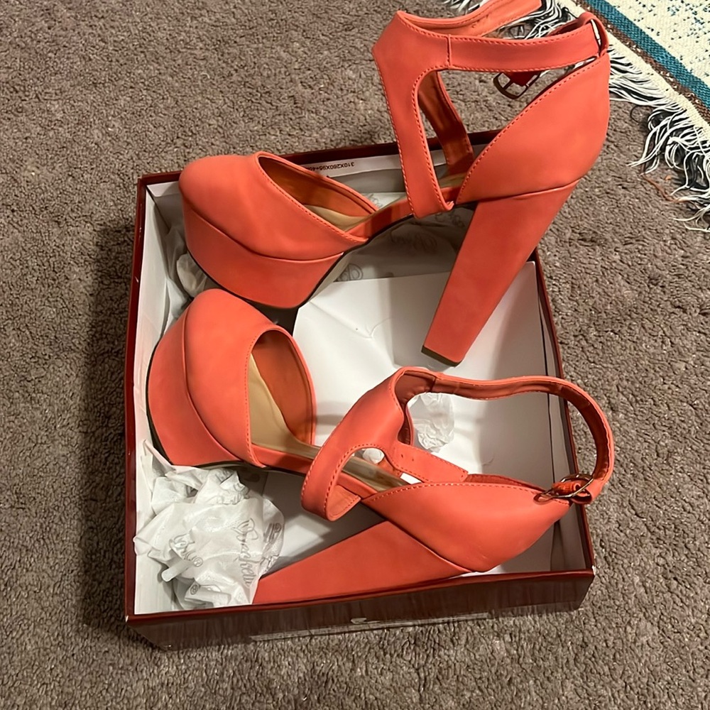Peach platform shoe